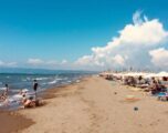 AKB: Kosovarët shpenzojnë rreth 195 milionë euro në turizmin e Shqipërisë vetëm gjatë fundjavave në sezonin maj–tetor