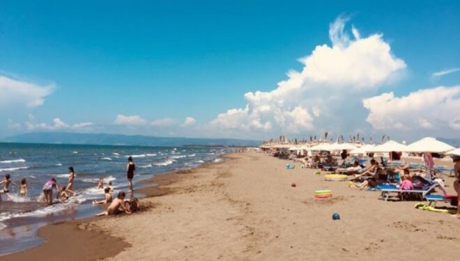 AKB: Kosovarët shpenzojnë rreth 195 milionë euro në turizmin e Shqipërisë vetëm gjatë fundjavave në sezonin maj–tetor