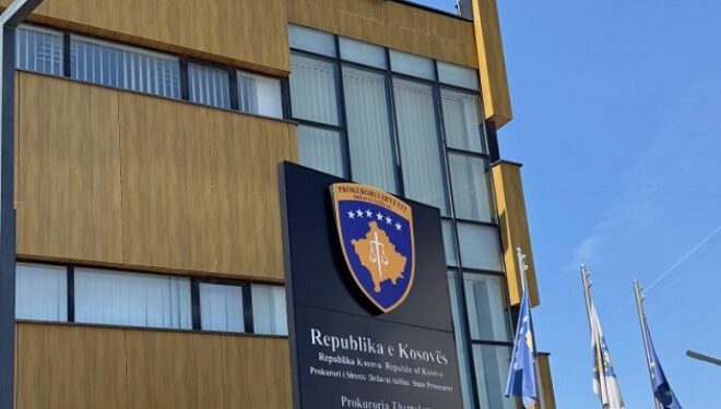 Prokuroria: E pandehura dyshohet se kreu vrasjen në Ferizaj, u ndalua edhe babai i saj