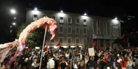 Qeveri teknike me mandat 12 mujor, ndryshim i Kushtetutës dhe Kodit Zgjedhor, protestuesit rendisin 5 kërkesa: Kryeministri jo më shumë se 2 mandate