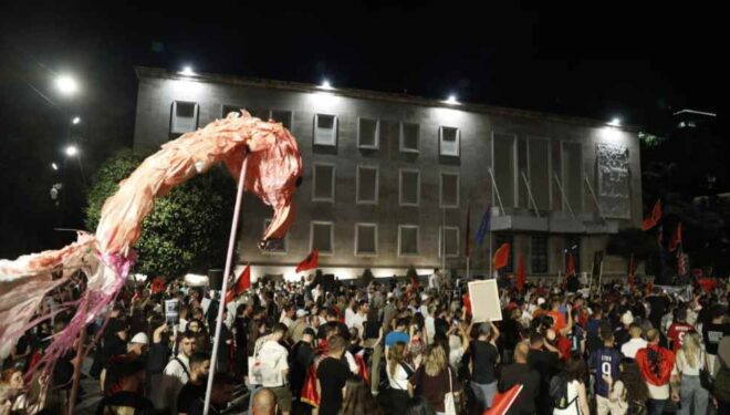 Qeveri teknike me mandat 12 mujor, ndryshim i Kushtetutës dhe Kodit Zgjedhor, protestuesit rendisin 5 kërkesa: Kryeministri jo më shumë se 2 mandate