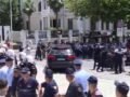 Përplasja me policinë jashtë ambienteve të Kuvendit, shoqërohen në komisariat disa persona, mes tyre Dritan Goxhaj