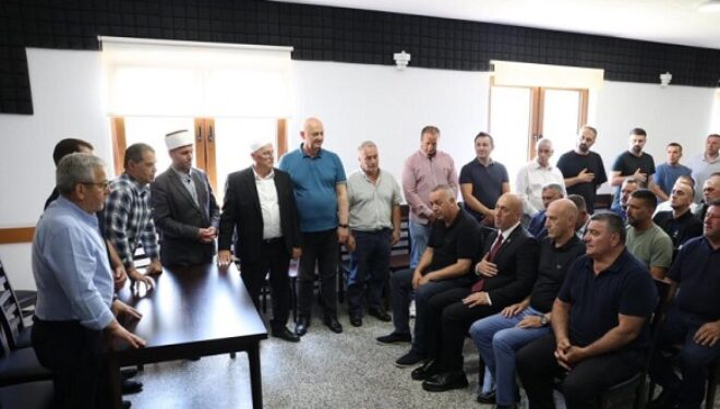 Ramush Haradinaj ngushëllon familjet Salihu dhe Shehu