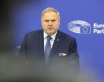 Terras i drejtohet partive politike: Nxirreni Kosovën nga kriza, gjeni emërues të përbashkët