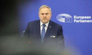 Terras i drejtohet partive politike: Nxirreni Kosovën nga kriza, gjeni emërues të përbashkët