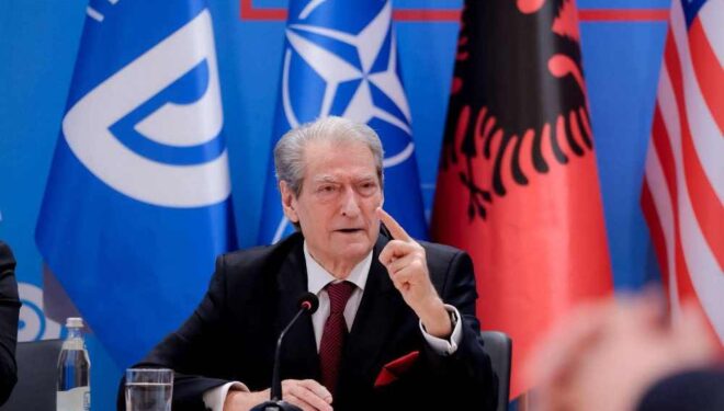 “Unë dhe familjarët e mi nuk jemi më të privuar nga udhëtimi në SHBA”, Berisha falënderon administratën Trump
