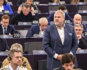 Kalon me shumicë votash raporti i Terras për Kosovën në Parlament Evropian
