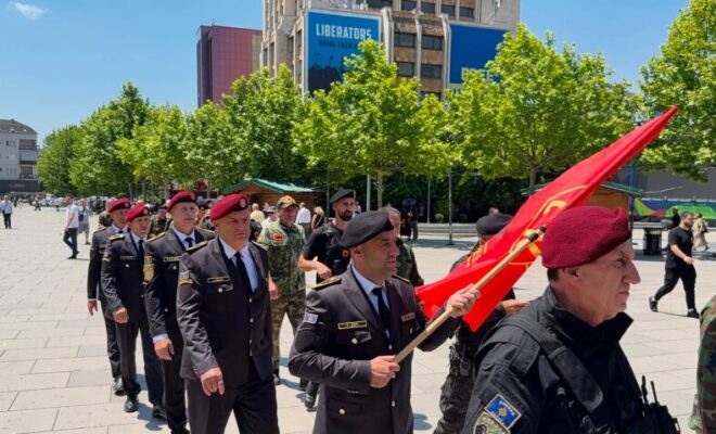 Veteranët në marshin e UÇK-së kërkojnë lirimin e ish-krerëve: Lufta jonë ishte e drejtë