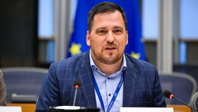 Deklarata e ministres serbe, eurodeputeti çek: Serbia të përjashtohet nga negociatat me BE-në