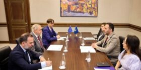 Konjufca pret eurodeputetin Riho Terras, kërkon vëmendje për aplikimin e Kosovës në BE