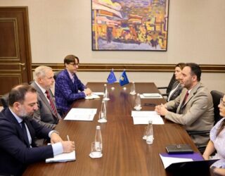 Konjufca pret eurodeputetin Riho Terras, kërkon vëmendje për aplikimin e Kosovës në BE