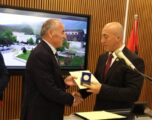 Haradinaj dekoron katër kontribuues nga Shqipëria për rolin e tyre në çlirimin e Kosovës