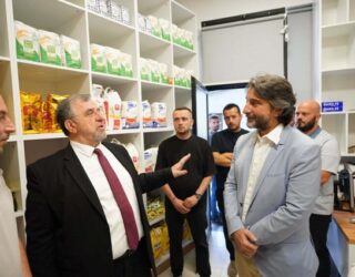 Rama viziton dyqanin e bamirësisë në kryeqytet, thotë se kanë përfunduar inventarizimin e tij të plotë