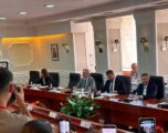 Haxhiu pret në takim përfaqësuesit e partive politike për seancën konstituive Haxhiu pret në takim përfaqësuesit e partive politike për seancën konstituive