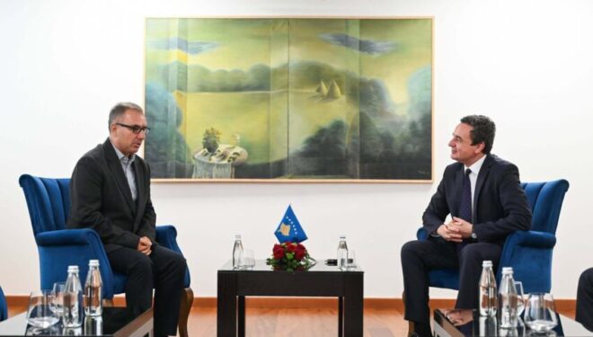 Kurti pret në takim Hykollin, i ofron bashkëpunim për të drejtat e punëtorëve