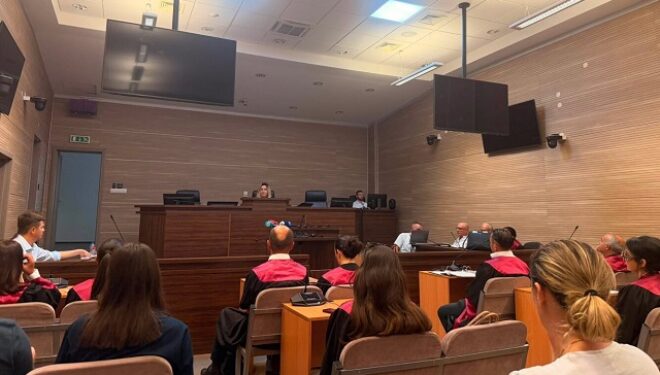 Gjykata: Janë plotësuar kushtet ligjore për gjykimin në mungesë të 21 të akuzuarve për Reçakun