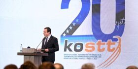 Kurti kthehet nga simpoziumi, merr pjesë në përvjetorin e KOSTT: Po hyjmë në një fazë të re të tranzicionit energjetik