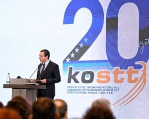 Kurti kthehet nga simpoziumi, merr pjesë në përvjetorin e KOSTT: Po hyjmë në një fazë të re të tranzicionit energjetik