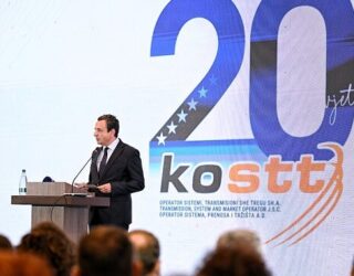 Kurti kthehet nga simpoziumi, merr pjesë në përvjetorin e KOSTT: Po hyjmë në një fazë të re të tranzicionit energjetik
