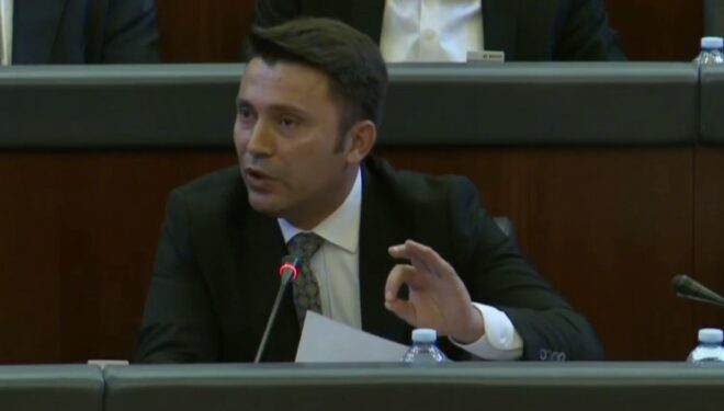Rrustemi: Politika e Albinit po e përmirëson edhe PDK’në, arrestimet e serbëve për krime lufte do të vazhdojnë
