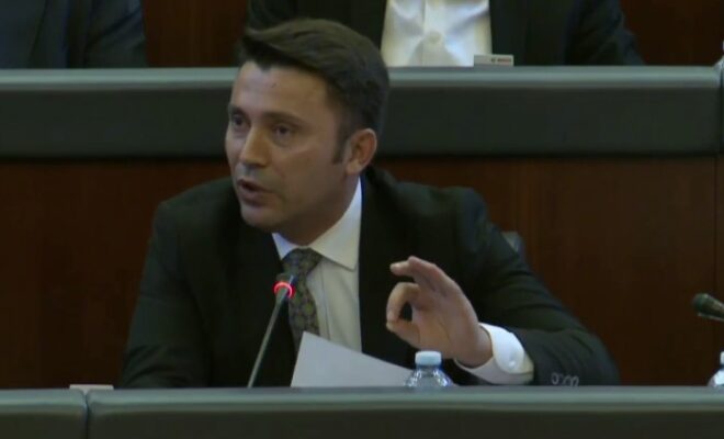 Rrustemi: Politika e Albinit po e përmirëson edhe PDK’në, arrestimet e serbëve për krime lufte do të vazhdojnë