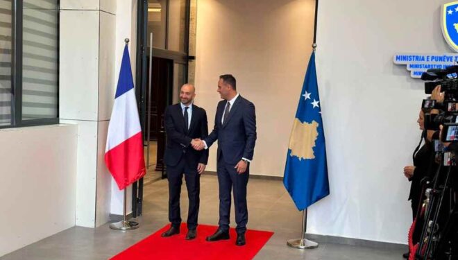 Konjufca pret në takim ministrin francez për Evropën, pas takimit mbajnë konferencë për media