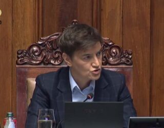 Deputeti i ri serb i referohet Kosovës në Kuvendin serb si “fqinjët tanë”, eskalon Brnabić: Kosova është pjesë e Serbisë