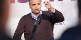 Çedomir Jovanovic: Iu kërkoj falje shqiptarëve dhe serbëve të Kosovës, asnjë njeri normal s’e mendon atë që e tha ministrja Paunovic