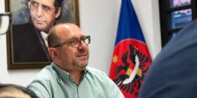 Dushi thotë se edhe nëse Abdixhiku mbetet në krye të partisë, LDK nuk do të përçahet