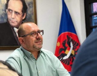 Dushi thotë se edhe nëse Abdixhiku mbetet në krye të partisë, LDK nuk do të përçahet