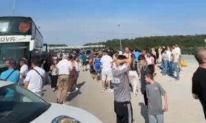 Bllokohen mërgimtarët në kufirin Kroaci-Serbi, nuk iu lejohet lëvizja, kërkojnë ndërhyrjen e shtetit