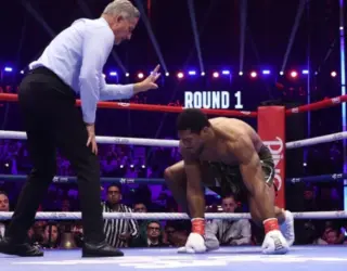 Anthony Joshua me stil, e nokauton boksierin shqiptar Kristian Prengën qysh në raundin e dytë