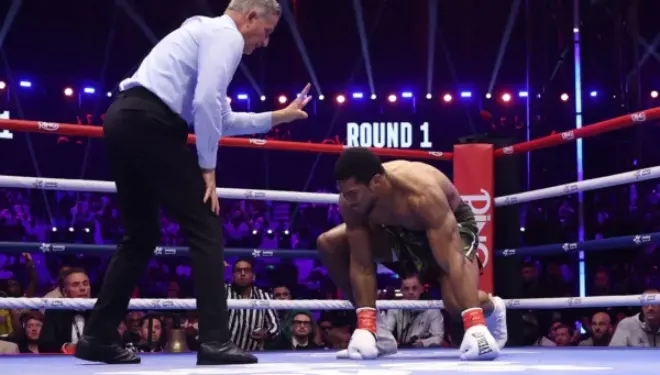 Anthony Joshua me stil, e nokauton boksierin shqiptar Kristian Prengën qysh në raundin e dytë