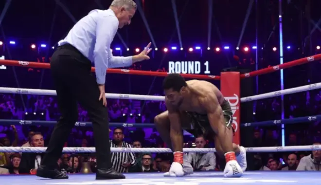 Anthony Joshua me stil, e nokauton boksierin shqiptar Kristian Prengën qysh në raundin e dytë