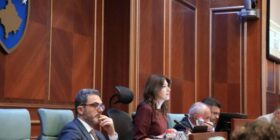 Haxhiu e njofton Golën për seancën 6 gushtit, i kërkon t’ia përcjellë Kryesisë së vjetër të Kuvendit
