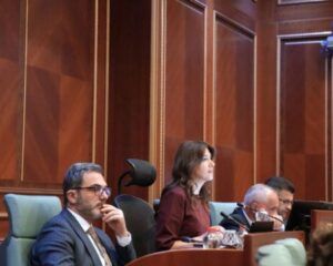 Haxhiu e njofton Golën për seancën 6 gushtit, i kërkon t’ia përcjellë Kryesisë së vjetër të Kuvendit
