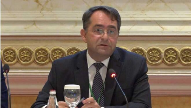 Peci: I vetmi kombinim që mundet me e jep presidentin është LVV- PDK