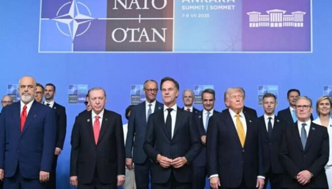 Erdogani u dhuroi liderëve të NATO-s pistoleta të personalizuara