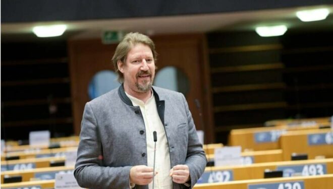 Eurodeputeti austriak Waitz ngre në Bruksel çështjen e gazit në Kosovë