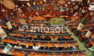 Pica, sallata, verëra e kafe për deputetët, tenderi 200 mijë euro nga Kuvendi i pa konstituuar