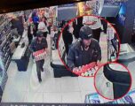 Një klient humbi 400 euro në Viva Market në Gjilan, kompania publikon pamjet e kamerave për gjetjen e pronarit Një klient humbi 400 euro në Viva Market në Gjilan, kompania publikon pamjet e kamerave për gjetjen e pronarit
