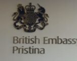 Ambasada britanike kërkon riintegrim të serbëve në sistemin e drejtësisë
