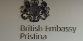 Ambasada britanike kërkon riintegrim të serbëve në sistemin e drejtësisë