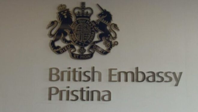 Ambasada britanike kërkon riintegrim të serbëve në sistemin e drejtësisë