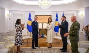 Haxhiu dekoron me Medalje Presidenciale Ushtarake kolonelin nga Shtetet e Bashkuara të Amerikës