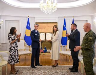 Haxhiu dekoron me Medalje Presidenciale Ushtarake kolonelin nga Shtetet e Bashkuara të Amerikës