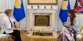 Haxhiu pret Nafije Latifin, vlerëson kontributin e Shoqatës “JETA/VITA” në luftën kundër kancerit të gjirit