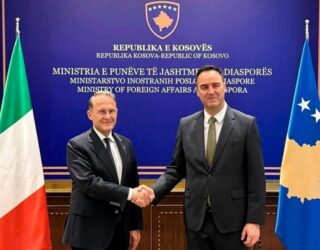 Vizita e zv.ministrit të jashtëm italian, MPJ del me njoftim: Konjufca dhe Cirielli biseduan për integrimin evropian të Kosovës