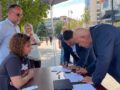 IKD vazhdon mbledhjen e nënshkrimeve në Gjakovë, peticionin e nënshkroi edhe kryetari Ardian Gjini