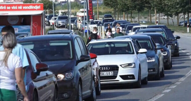 Rritet fluksi në kufi, deri në një orë pritje në Muçibabë dhe te Dheu i Bardhë